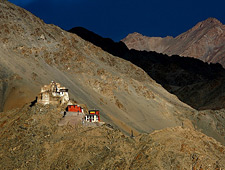 Het Sankar klooster ligt diep verborgen in een vallei ten noorden van Leh