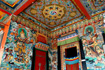 Kleurrijke versieringen in het Rumtek klooster