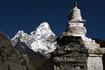 Zicht vanuit Pangboche, met op de achergrond de Ama Dablam (6.856m)