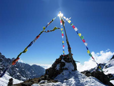 Via de Laure Binayak bergpas bereiken we het hoogste punt van deze trekking