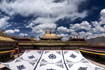 Panorama vanop het dak van de Jokhang tempel